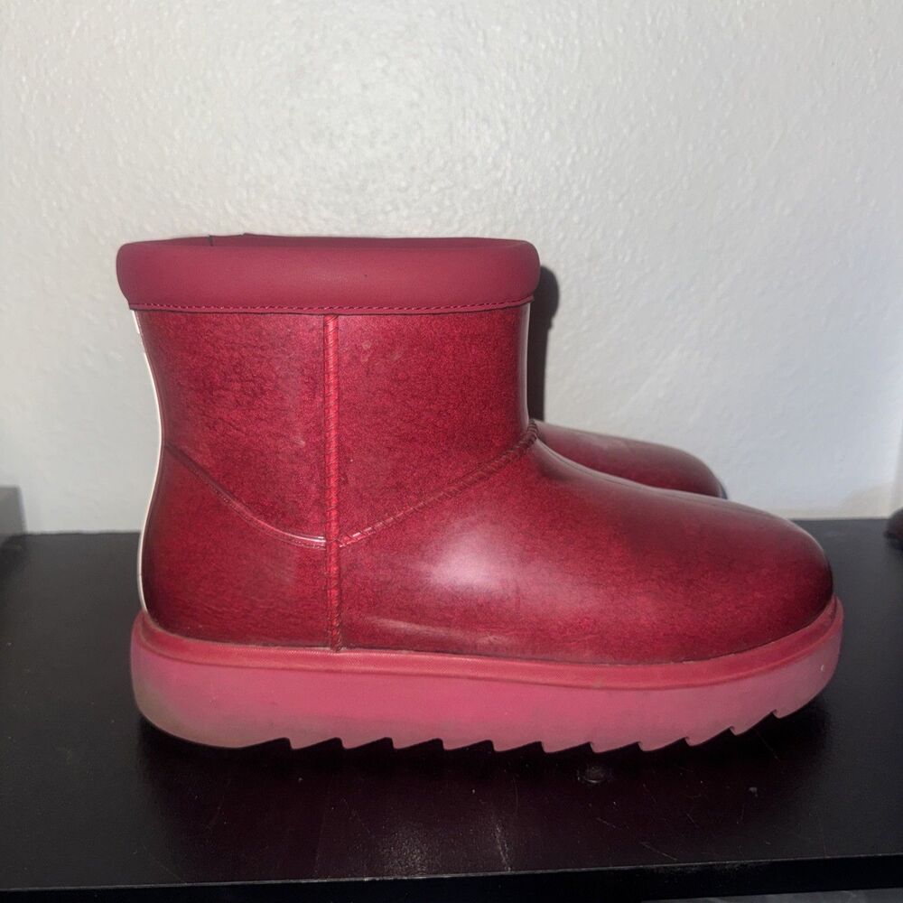 KOOLABURRA BY UGG/ KOOLA CLEAR MINI BERRY RED WATERPROOF/ WOMAN’S SIZE 9 BOOTS